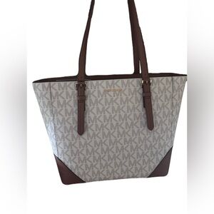 Michael Kors Aria Lg Tote in Vanilla